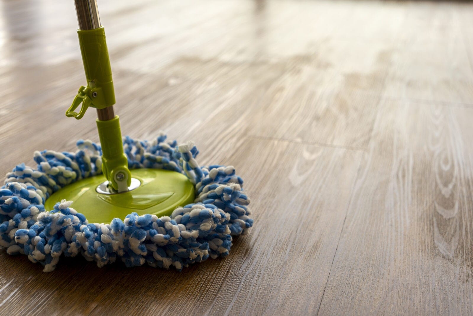 cleaning vinyl flooring